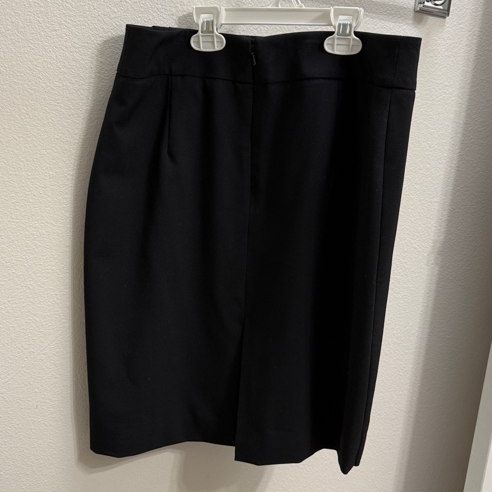 Women’s White House Black Market Black Pencil Skirt. Size 4. - Picture 8 of 13